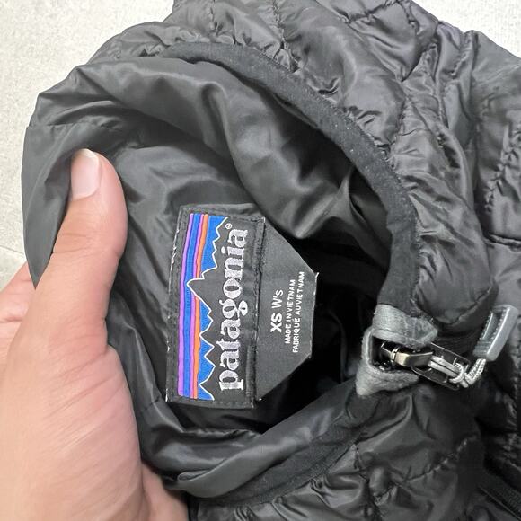 Patagonia Jacket Women’s XS Black Full Zip Puffer Hooded Outdoor Hiking - Picture 6 of 8